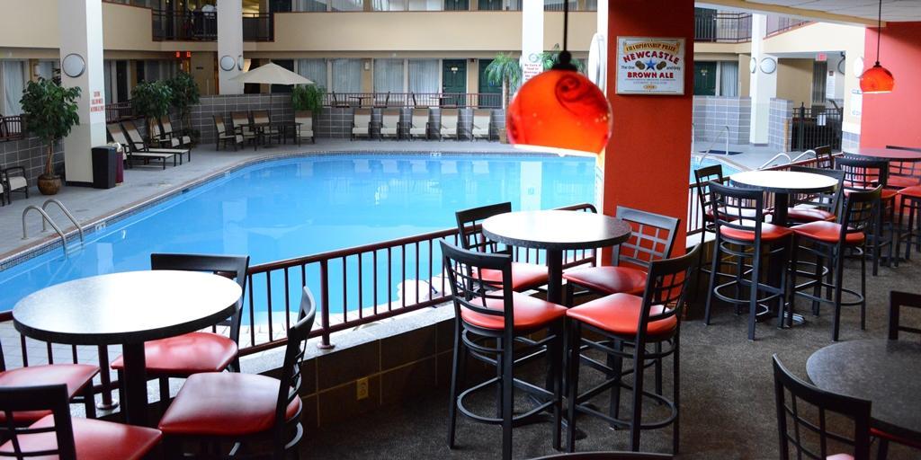 Plaza Hotel & Suites - Eau Claire Bagian luar foto